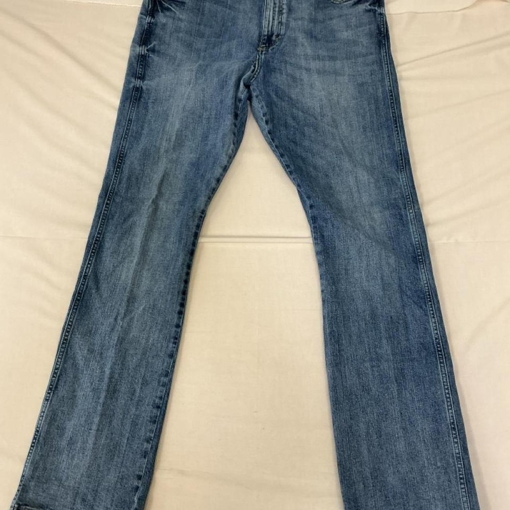 Wrangler Retro Slim Boot jeans in a classic medium wash